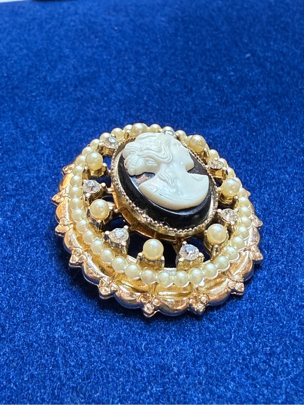 Vintage Cameo Brooch Faux Pearl Rhinestone Gold Tone 1.75”